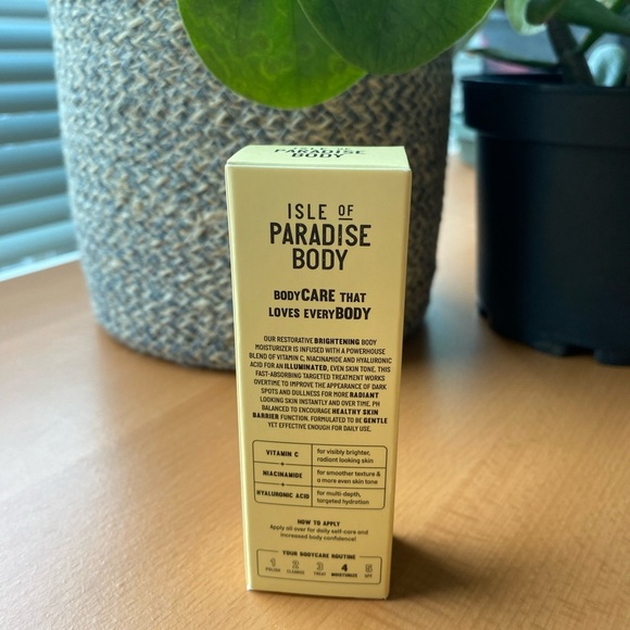 3/$40 🦙 Isle of Paradise Brilliantly Bright Body Moisturizer Radiant Skin - Picture 3 of 5